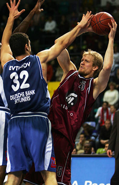 而王岚嵚的 而王岚嵚的